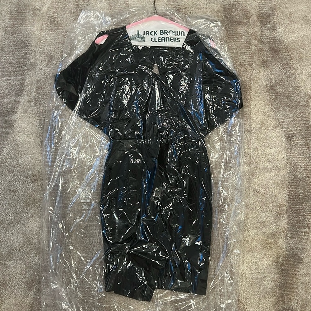 BCBGeneration Black Keyhole/ Backless Cocktail Dress Size 2